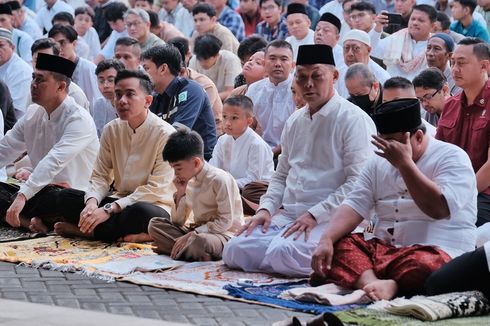 Momen Gibran Shalat Id di Balai Kota Solo