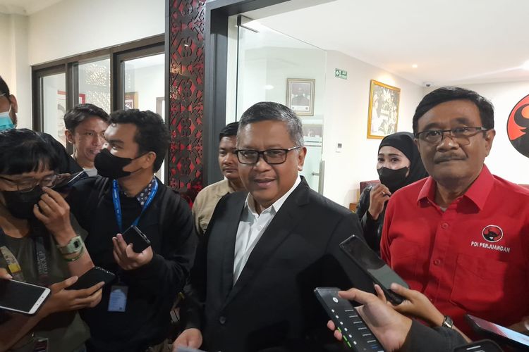 Sekretaris Jenderal DPP PDI-P Hasto Kristiyanto di Sekolah Partai, Lenteng Agung, Jakarta, Rabu (19/10/2022).