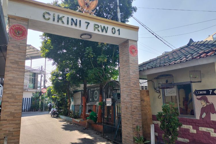 Jalan Cikini VII kini namanya telah diganti menjadi Jalan Tino Sidin, hal tersebut menuai penolakan dari warga setempat. 