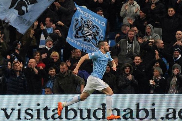 Bomber Manchester City, Alvaro Negredo, menciptakan hat-trick dalam pertandingan leg pertama semifinal Piala Liga Inggris melawan West Ham United, Rabu atau Kamis (9/1/2014) dini hari WIB. 