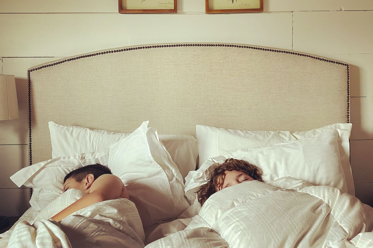Jangan asal tidur, beberapa posisi tidur bisa kontra dengan kondisi kesehatan Anda, termasuk gangguan asam lambung.