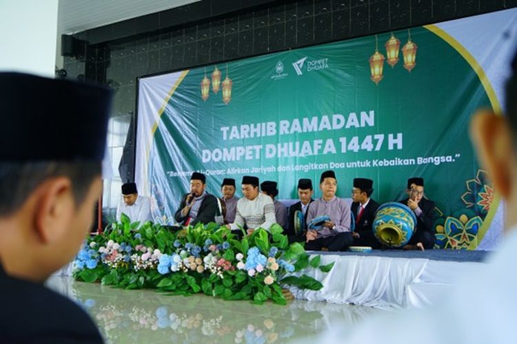 Suasana tarhib Ramadhan di Pesantren Tahfizh Green Lido (PTGL) saat lantunan ayat suci Al-Qur'an bergema di sela-sela rimbunnya kawasan Desa Benda, Cicurug, Selasa (17/2/2026). 
