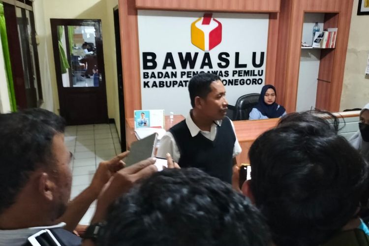 Koordinator Divisi (Kordiv) Penanganan Pelanggaran Badan Pengawas Pemilihan Umum (Bawaslu) Kabupaten Bojonegoro Dian Widodo.