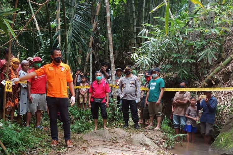 Warga Desa Tugusari Kecamatan Bangsalsari geger dengan penemuan mayat bayi Jumat (5/2/2021). 