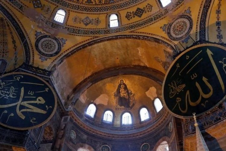 Mosaik Kristiani termasuk Yesus dan Bunda Maria akan ditutup selama shalat di Masjid Hagia Sophia.