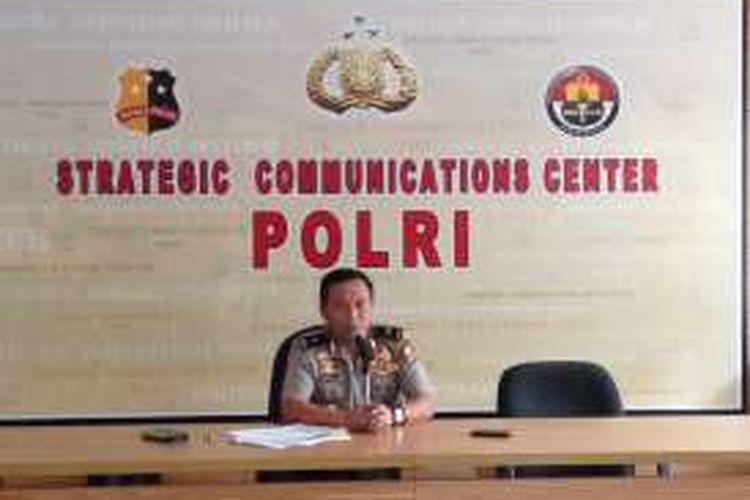 Kepala Biro Penerangan Masyarakat (Karopenmas) Polri Brigadir Jenderal (Pol) Agus Rianto dalam konfrensi pers di Mabes Polri, Jakarta Selatan, Jumat (12/8/2016).