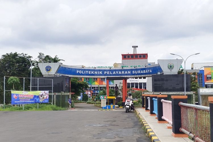 Politeknik Pelayaran Surabaya di Kecamatan Gunung Anyar, Kota Surabaya, Jawa Timur.