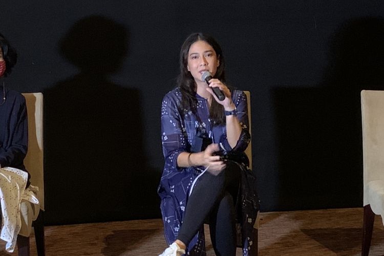 Aktris Dian Sastro saat konferensi pers usai pemutaran film dokumenter Bara (The Flame) di Plaza Indonesia XXI, Senin (29/11/2021).
