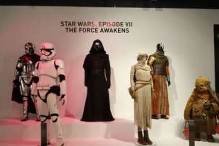 Kostum film Star Wars: Episode VII-The Force Awakens dipamerkan di museum Fashion Institute of Design and Merchandising (FIDM), Los Angeles, California, AS.
