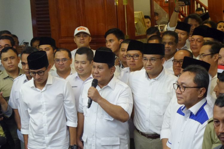 Konferensi pers Ketua Umum Partai Gerindra Prabowo Subianto di Jalan Kertanegara, Jakarta, Rabu (19/4/2017).