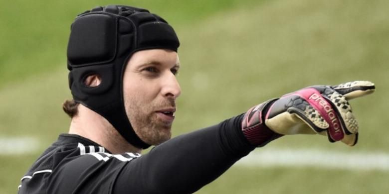 Petr Cech saat masih berstatus penjaga gawang Chelsea. Sosok asal Ceko ini pun pernah menjadi penjaga gawang Arsenal dan setelah pensiun mengabdi untuk Chelsea sebagai penasihat teknis dan performa. Kini Cech sudah memutuskan mundur dari jabatannya itu.