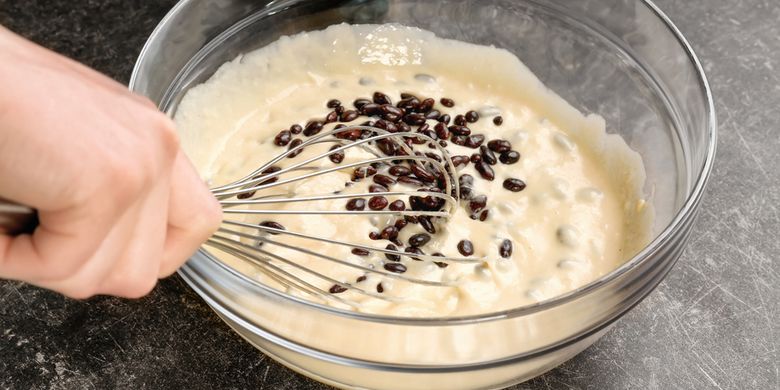 Bedanya Mengaduk Dengan Mengocok Adonan Apa Pengaruhnya Pada Pembuatan Kue