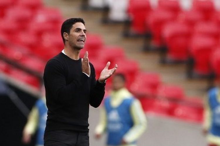 Pelatih Arsenal, Mikel Arteta, menemani timnya kala berhadapan dengan Liverpool pada laga Community Shield 2020 di Stadion Wembley.