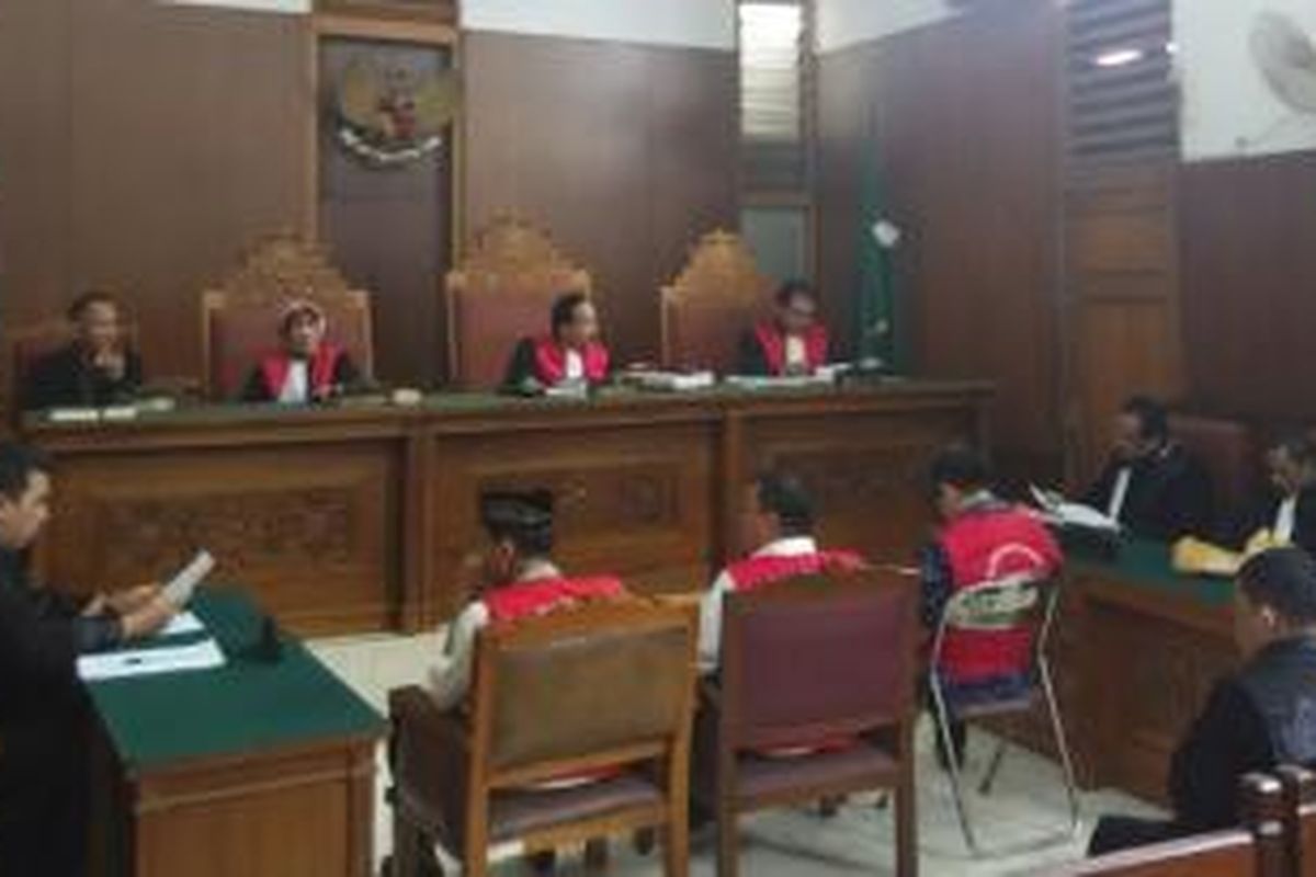 Sidang pembacaan jawaban eksepsi terhadap terdakwa kasus pemerasan akun twitter @TM2000back digelar Senin (6/4) siang di Pengadilan Negeri Jakarta Selatan.
