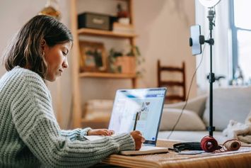 Simak Tips Membuat Konten Media Sosial yang Efektif Berikut Ini!