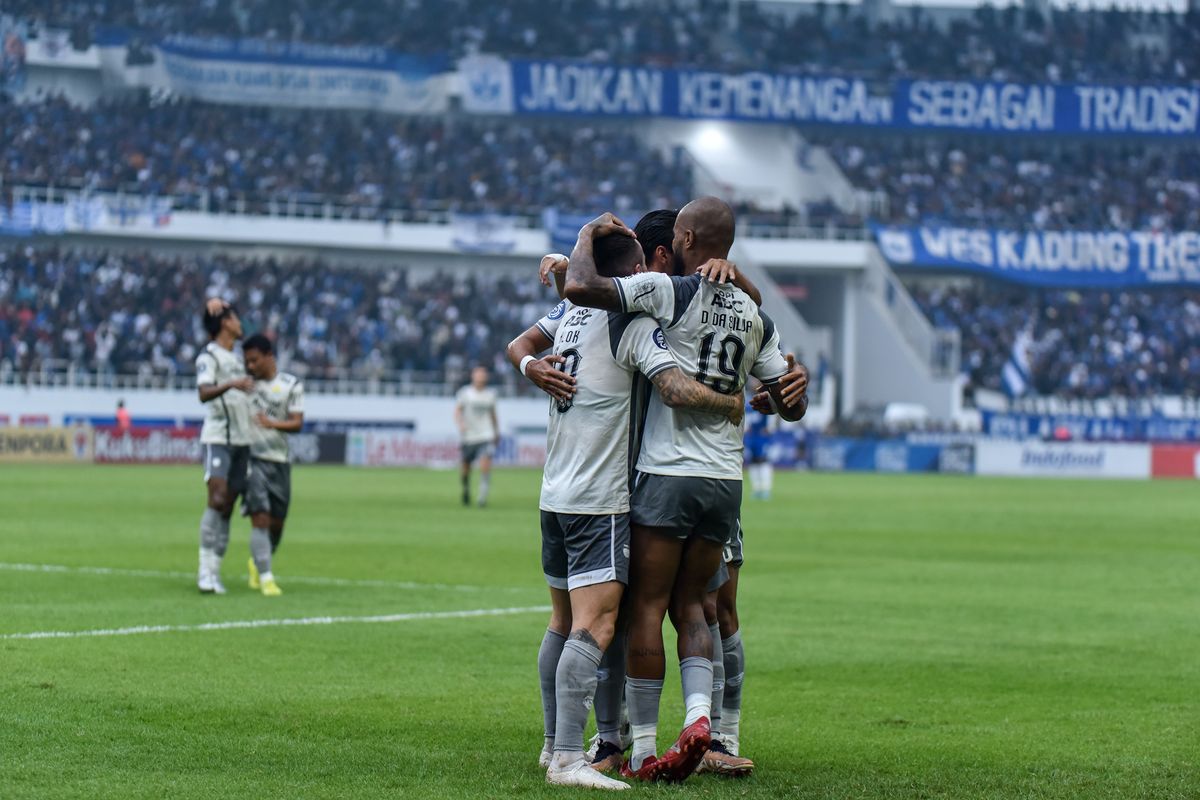 Selebrasi gol yang dilakukan penggawa Persib Bandung saat menghadapi PSIS Semarang dalam pertandingan pekan ke-21 Liga 1 2022-2023, Selasa (31/1/2023) di Stadion Jatidiri Semarang. Terkini, Persib menang 3-1 di kandang RANS Nusantara FC, Stadion Pakansari, Bogor, Minggu (19/2/2023), pada pekan ke-25 Liga 1.
