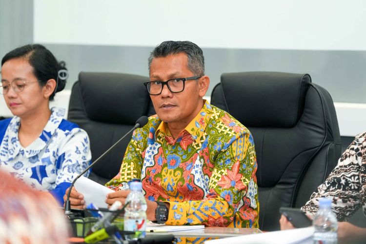 Juru Bicara Kemenperin, Febri Hendri Antoni Arief 