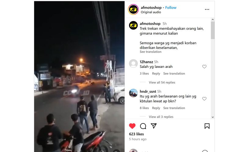 Video viral di dunia maya memperlihatkan kecelakaan mengenaskan antara dua pengendara sepeda motor. Kecelakaan adu kambing itu terjadi diduga karena balapan liar.