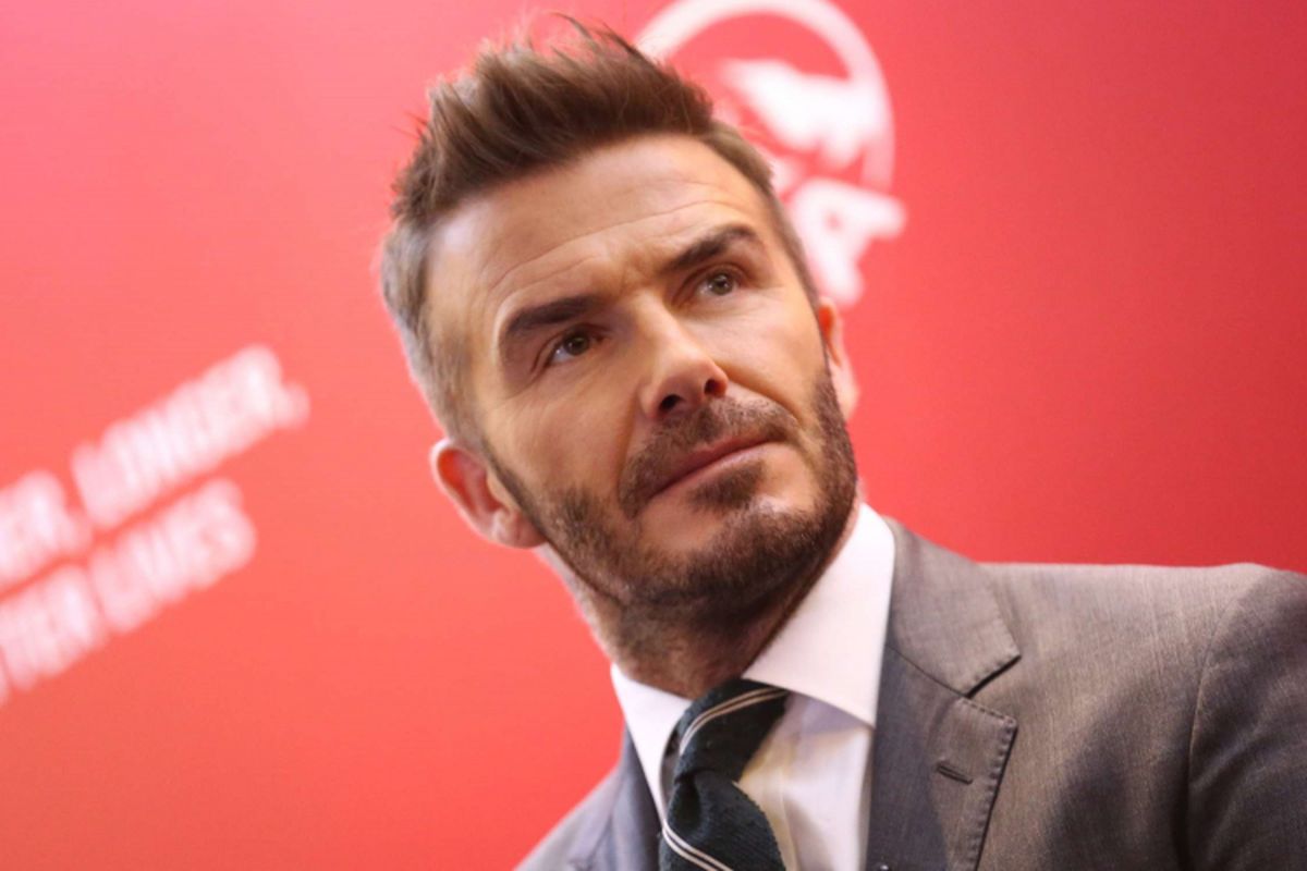 Gaya rambut David Beckham saat acara Temu Media AIA di Hotel Raffles, Kuningan, Jakarta, Senin (26/03/2018). Di usia 43 tahun, David Beckham masih menjadi idola banyak wanita dan pria, ketampanan dan penampilannya yang selalu berganti setiap tahunnya selalu menarik untuk disoroti.