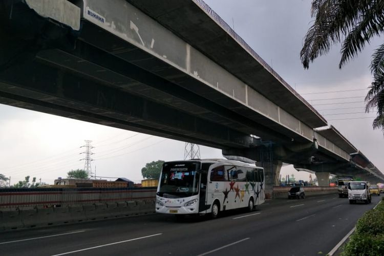 Jalan tol layang Jakarta-Cikampek II (elevated) yang konstruksinya sudah mencapai 81 persen, Selasa (7/5/2019).