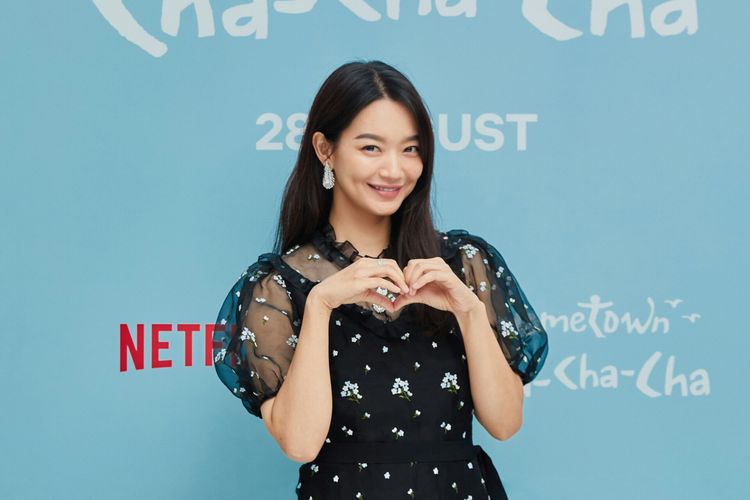 Aktris Shin Min Ah dalam konferensi pers virtual drama Hometown Chachacha