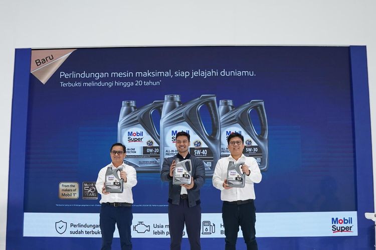 Peluncuran oli mesin Mobil Super All-in-One Protection.