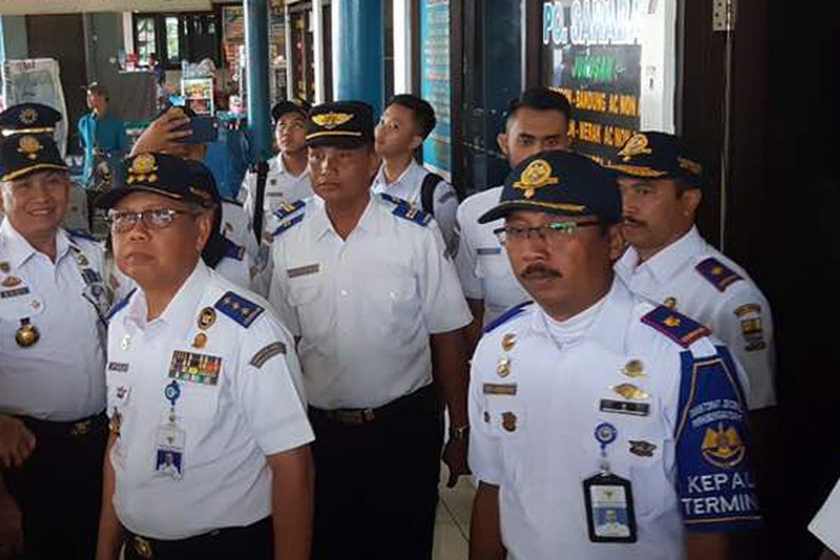 Pengecekan kelaikan jalan bus AKAP di Cirebon