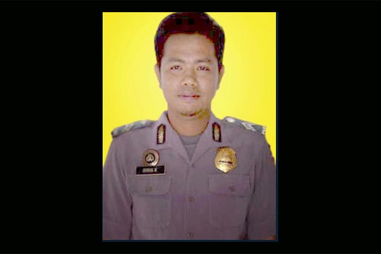 Brigpol Yos Sudarso anggota kepolisian daerah Gorontalo yang diberhentikan tidak dengan hormat akibat kasus kejahatan kesusilaan terhadap 3 anak di bawah umur.