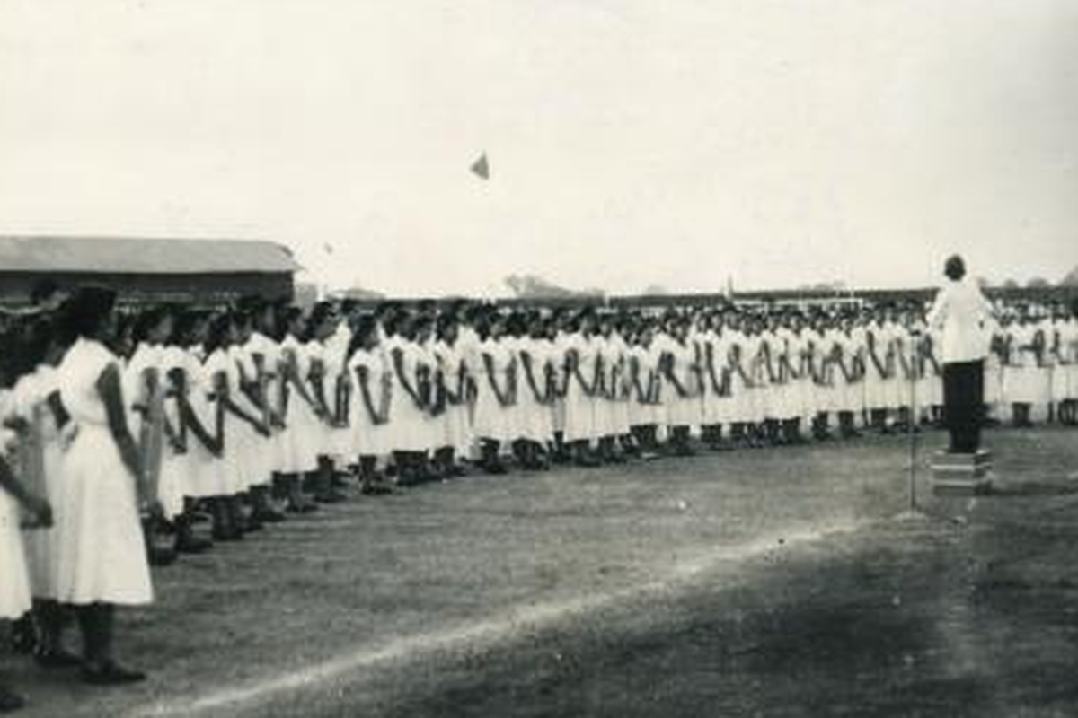 Upacara Peringatan 25 tahun Lahirnya lagu  Indonesia Raya  bertempat di lapangan Ikada, Jakarta pada 28 Oktober 1953.