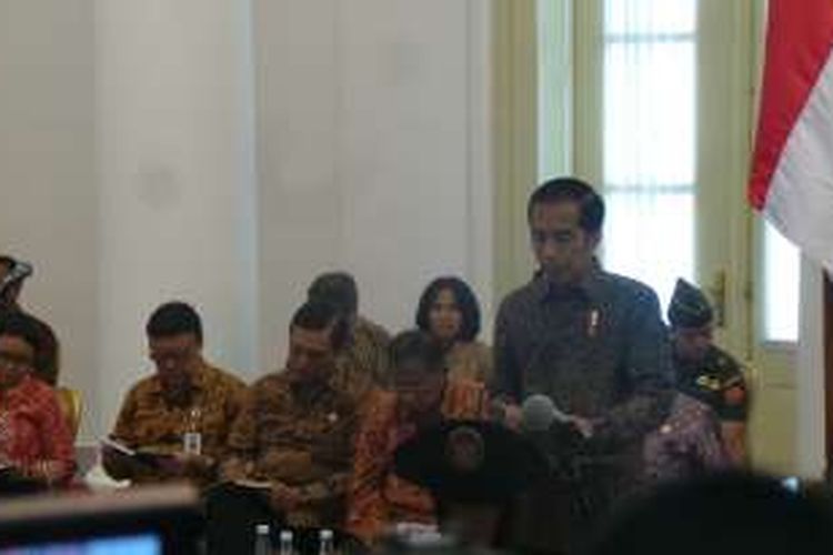 Presiden Jokowi memimpin rapat kabinet paripurna di Istana Bogor, Jawa Barat, Rabu (4/12/2016).