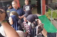 Isak Tangis Istri Korban Pesawat Jatuh di BSD Iringi Kepulangan Jenazah