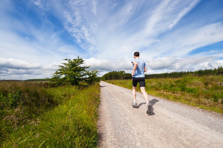 Olahraga jogging yang membuat Anda kehabisan napas bisa melemahkan otot esofagus dan memicu asam lambung.