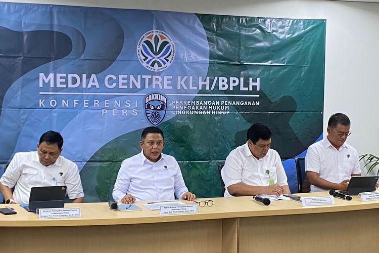 KLH menjelaskan terkait tren kualitas udara Jabodetabek di Plaza Kuningan, Jakarta Selatan, Rabu (4/6/2025). 