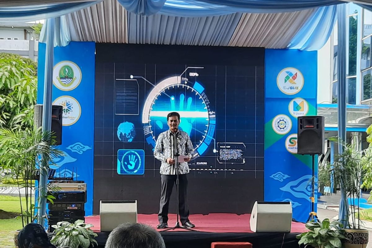 Kepala Disnakertrans Jabar Rachmat Taufik Garsadi secara langsung meresmikan The New GLIK di Kantor Disnakertrans Jabar, Kota Bandung, Kamis (13/10/2022).