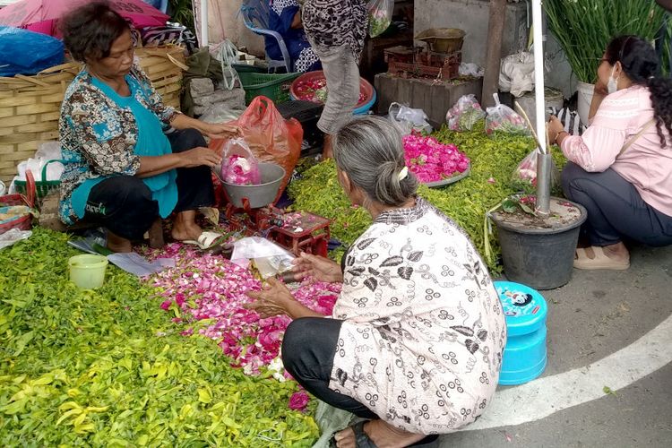 Pasar Bunga Tabur di Blitar Ramai Pembeli, Harga Melonjak Jelang Lebaran