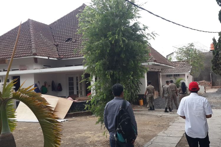 Keberadaan rumah Bung Tomo di Jalan Ijen nomor 6 Kota Malang yang mulai dibongkar, Rabu (9/10/2019)