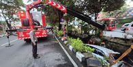 Pengemudi Diduga dalam Pengaruh Alkohol, Mobil Tercebur ke Sungai Nginden Surabaya