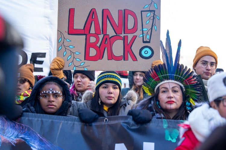 Pawai akbar pada 10 Desember 2022 yang dipimpin oleh para pemimpin masyarakat adat untuk Keanekaragaman Hayati dan Hak Asasi Manusia selama COP15 di Montreal saat negara-negara menegosiasikan Kerangka Kerja Keanekaragaman Hayati Global.