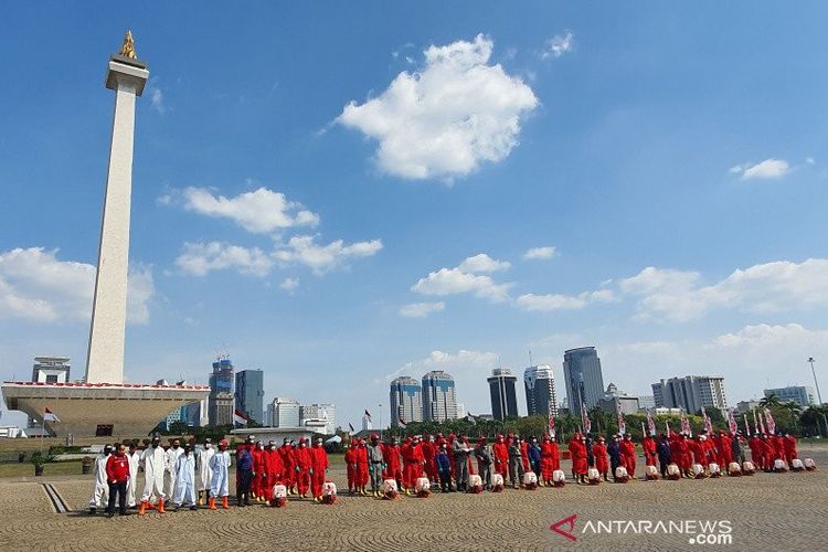 A file photo of Fire fighters who are ready to spray disinfectant in Monas Monument area near the City Hall dated June 17, 2020.  