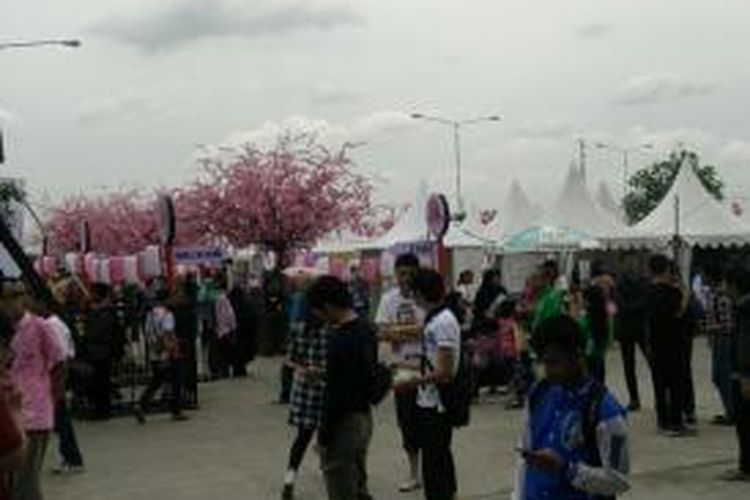 Festival Sakura Matsuri di Maxxbox Orange County, Cikarang, Bekasi, Sabtu (25/4/2015).