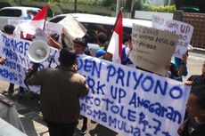 Kantor Tim Transisi Jokowi-JK Didatangi Puluhan Demonstran