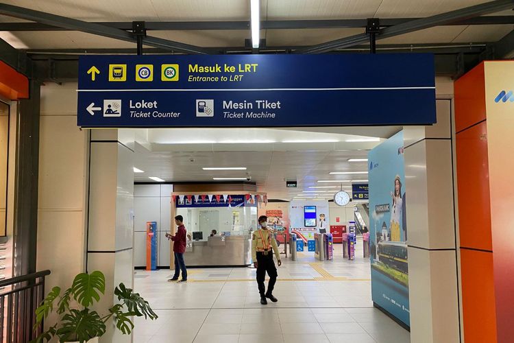 Suasana di Stasiun LRT Dukuh Atas, pada hari ketiga beroperasi, Rabu (30/8/2023).