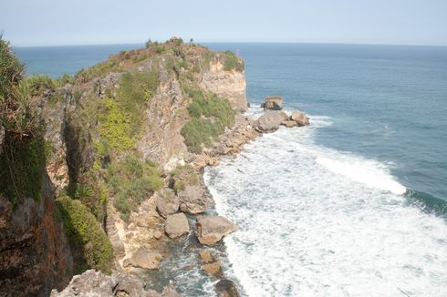 PPKM Diperpanjang, Pengunjung Nekat ke Pantai Gunungkidul Makin Banyak