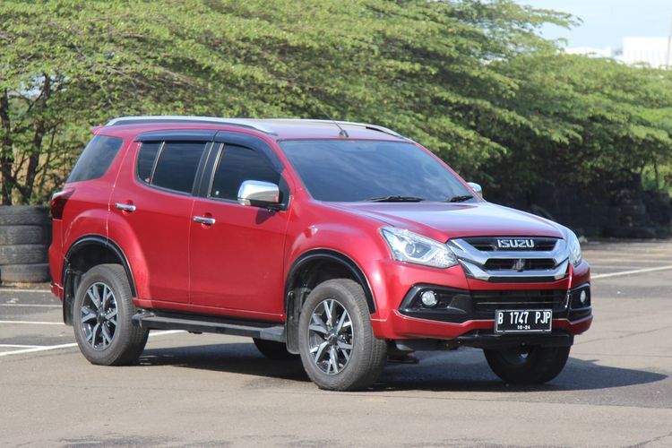 Isuzu mu-X i Series. mu-X jadi satu-satunya pilihan kendaraan penumpang dari Isuzu. SUV ini menggantikan Panther sebagai model mobil penumpang Isuzu.