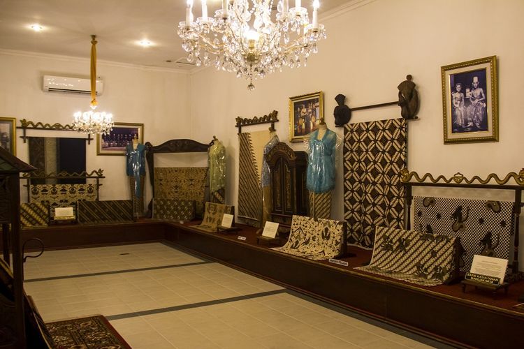 Koleksi kain batik di Museum Batik Danar Hadi Solo