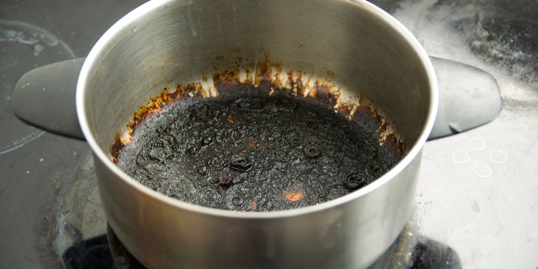 6 Cara Bersihkan Kerak Panci Gosong Pakai Lemon Sampai Baking Soda Halaman All Kompas Com 6 Cara Bersihkan Kerak Panci Gosong Pakai Lemon Sampai Baking Soda Halaman All Kompas Com