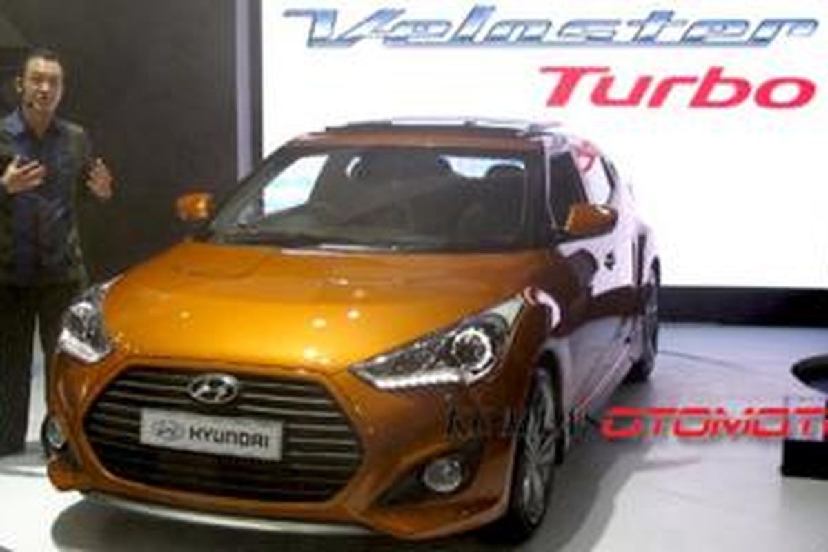 Hyundai Veloster Turbo, dikenalkan Mukiat Sutikno, Presiden Direktur PT Hyundai Mobil Indonesia dii IIMS 2013.
