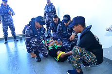 Satgas Port Visit KRI Wahidin Sudirohusodo-991 Latihan Hadapi Cuaca Buruk dan Penyelamatan Orang Jatuh di Laut