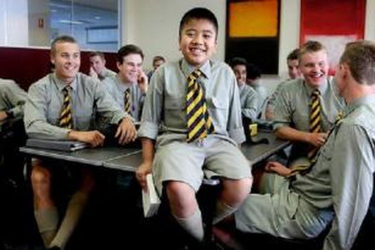 Jonah Soewandito bersama teman-temannya di kelas 12 di Scots College