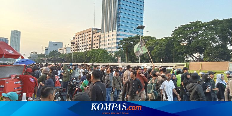 Update Situasi di DPR RI: Mahasiswa Bubar, Polisi Masih Berjaga